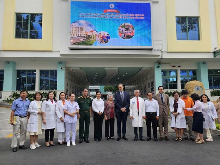 Đoàn Hội Phụ nữ Quốc tế tại Việt Nam giao lưu với nạn nhân chất độc da cam thành phố Hồ Chí Minh