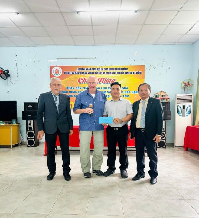 Đoàn Hữu nghị với Việt Nam của Cộng hòa Liên bang Đức thăm nạn nhân chất độc da cam tại Đà Nẵng