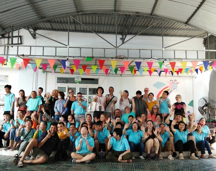 Đoàn khách du lịch từ nước Ý thăm, giao lưu tặng quà nạn nhân chất độc da cam Đà Nẵng