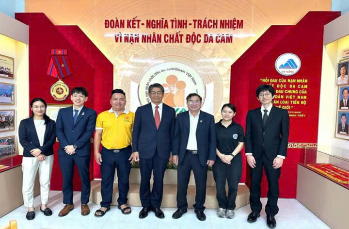Đại sứ Nhật Bản tại Việt Nam thăm nạn nhân chất độc da cam Đà Nẵng