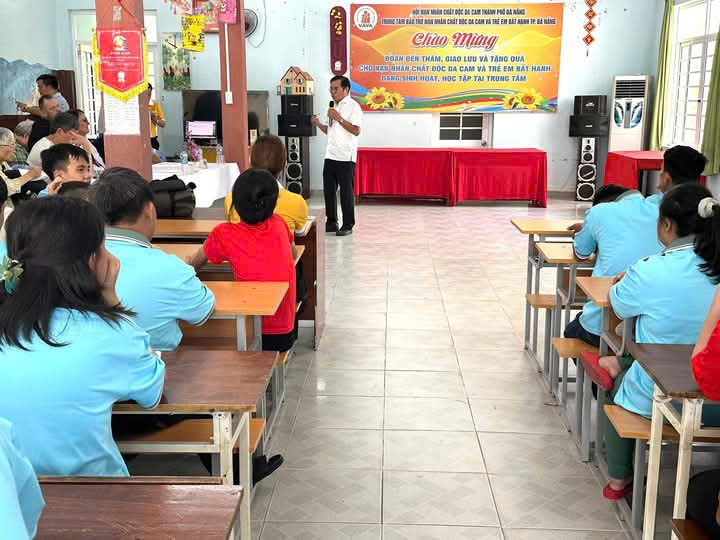 Đoàn Cựu chiến binh Mỹ vì Hòa Bình thăm nạn nhân chất độc da cam Đà Nẵng