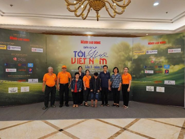 BÁO NGƯỜI LAO ĐỘNG TỔ CHỨC GIẢI GOLF “TÔI YÊU VIỆT NAM” VÀ TRAO 100 TRIỆU ĐỒNG TẶNG HỘI TP HỒ CHÍ MINH