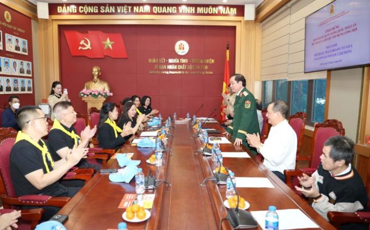 Thai Embassy donates gifts to victims of Agent Orange