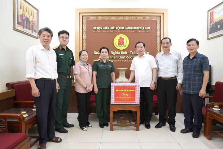 Quân ủy Trung ương, Bộ Quốc phòng thăm, tặng quà Trung ương Hội nhân kỷ niệm 78 năm ngày Thương binh - Liệt sỹ (27/7)