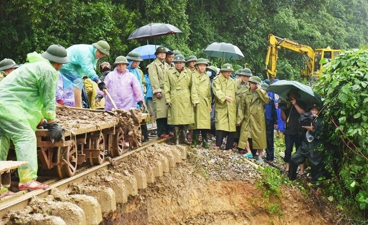 Hà Tĩnh: Cả hệ thống chính trị và người dân vật lộn với thiên tai