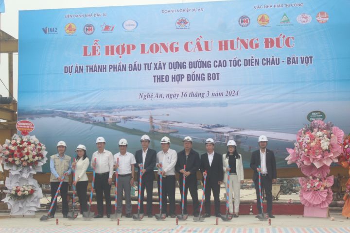 Hợp long cầu dài nhất trên cao tốc Bắc- Nam nối Nghệ An- Hà Tĩnh