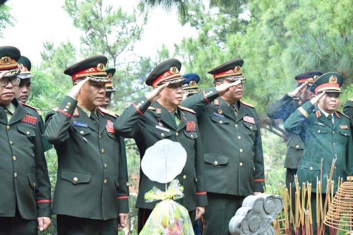 Bộ Quốc phòng Lào tưởng niệm Đại tướng Võ Nguyên Giáp tại Quảng Bình