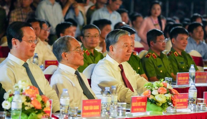 Tổng Bí thư Tô Lâm dự Khai mạc Lễ hội Làng Sen 2025 và Chương trình nghệ thuật đặc sắc “Tượng đài trong muôn triệu trái tim”