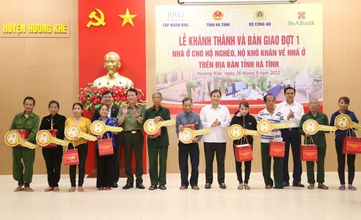 Hà Tĩnh: Tổ chức Lễ khánh thành bàn giao nhà ở cho người nghèo, người khó khăn về nhà ở