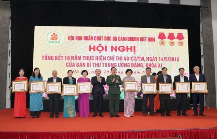 CÁN BỘ, HỘI VIÊN HỘI NẠN NHÂN CHẤT ĐỘC DA CAM/DIOXIN VIỆT NAM  SẮT SON NIỀM TIN YÊU VỚI ĐẢNG   