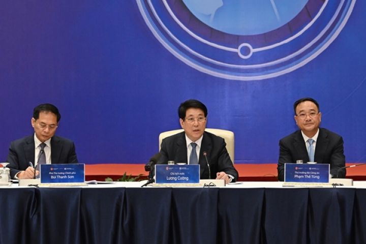 Chủ tịch nước Lương Cường kiểm tra tổng duyệt Lễ mở ký và Hội nghị cấp cao Công ước Liên hợp quốc về chống tội phạm mạng