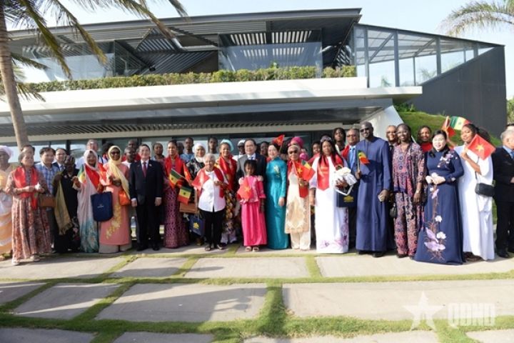 Chủ tịch Quốc hội Trần Thanh Mẫn gặp gỡ cộng đồng người Việt Nam tại Senegal