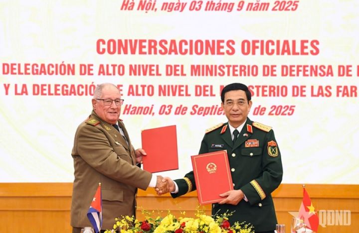 Đại tướng Phan Văn Giang hội đàm với Bộ trưởng Bộ các Lực lượng vũ trang cách mạng Cuba