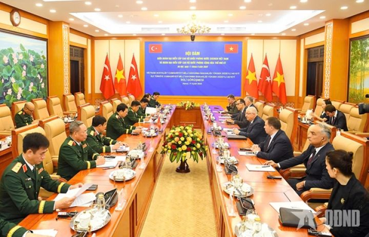 Đại tướng Phan Văn Giang hội đàm với Bộ trưởng Bộ Quốc phòng Thổ Nhĩ Kỳ
