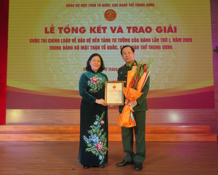 Trung tướng Nguyễn Hữu Chính đoạt giải Cuộc thi chính luận bảo vệ nền tảng tư tưởng của Đảng