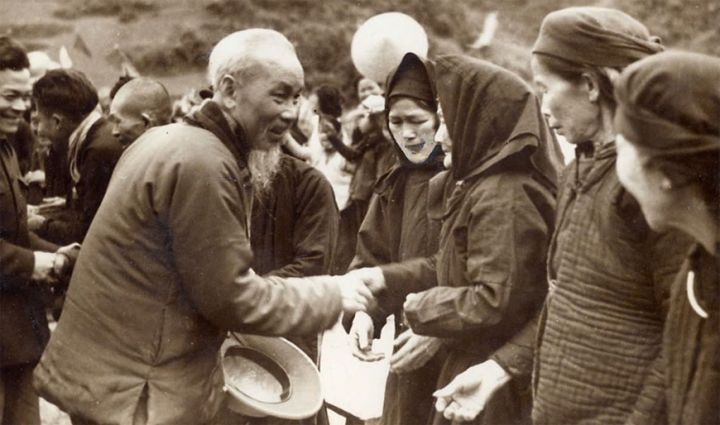 Bác Hồ và đồng bào Pác Bó, Cao Bằng