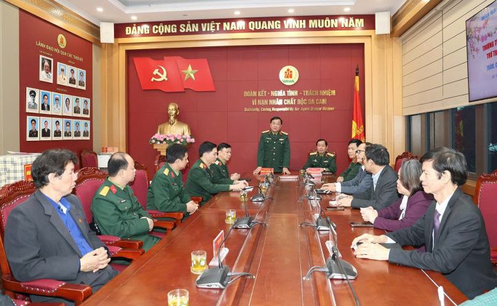 Đoàn công tác Quân ủy Trung ương - Bộ Quốc phòng thăm, tặng quà Trung ương Hội