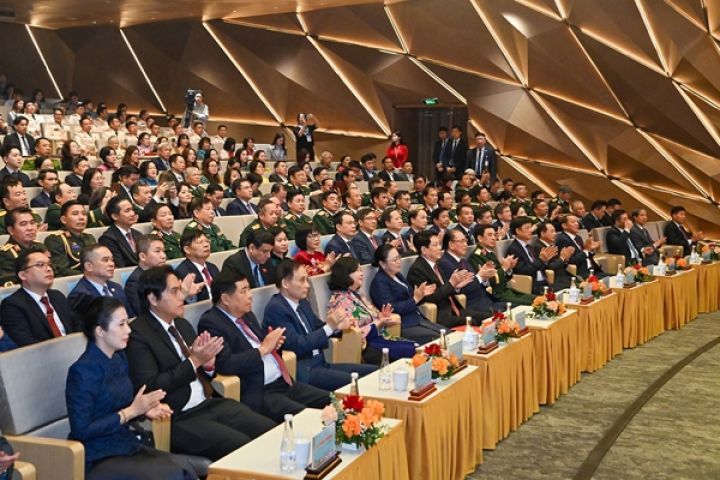 Chủ tịch nước dự Lễ kỷ niệm 50 năm Quốc khánh Lào và 105 năm Ngày sinh Chủ tịch Kaysone Phomvihane