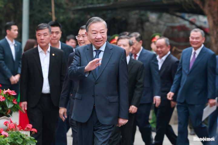 Tổng Bí thư Tô Lâm tham gia bỏ phiếu cùng các cử tri phường Ba Đình