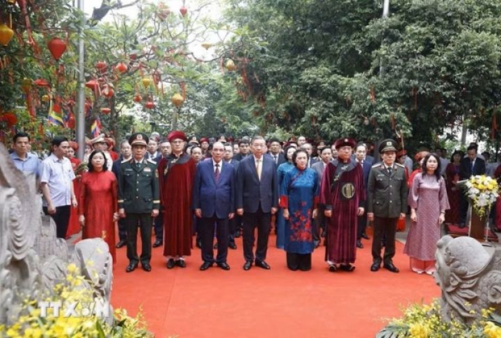 Tổng Bí thư, Chủ tịch nước Tô Lâm dâng hương tưởng niệm các Vua Hùng
