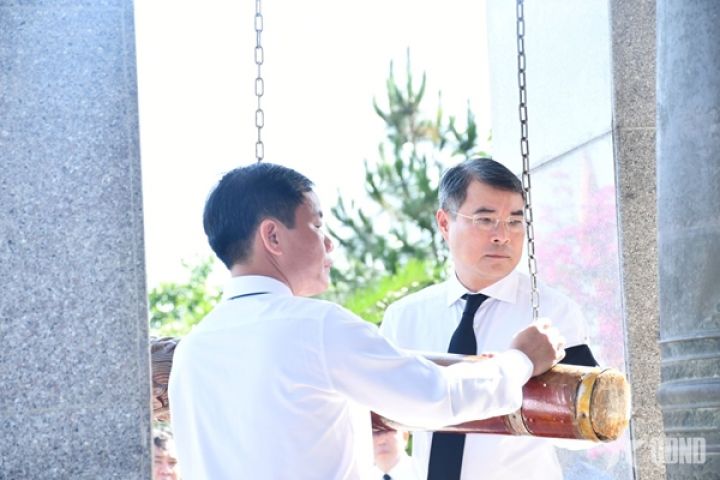 Thủ tướng Lê Minh Hưng dự Lễ truy điệu và an táng hài cốt liệt sĩ tại Quảng Trị