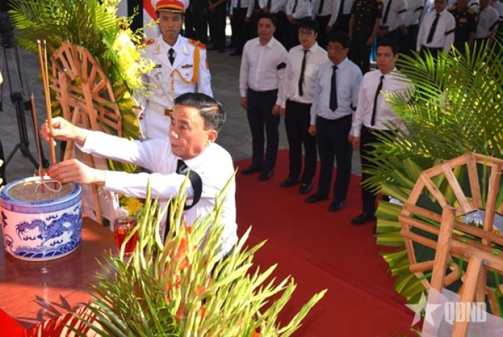 Thường trực Ban Bí thư Trần Cẩm Tú dự Lễ truy điệu, an táng hài cốt liệt sĩ Quân tình nguyện, chuyên gia Việt Nam hy sinh tại Lào