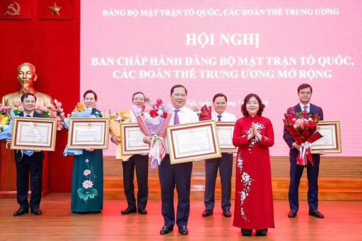 Đồng chí Bùi Thị Minh Hoài: Tổ chức bộ máy các hội bảo đảm tinh gọn, đúng tôn chỉ, mục đích