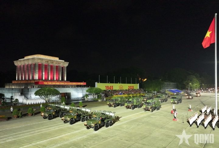 Lần đầu tổng hợp luyện diễu binh, diễu hành phục vụ nhiệm vụ A80 tại Quảng trường Ba Đình