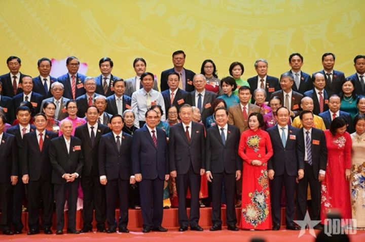 Tổng Bí thư Tô Lâm gặp mặt các thế hệ đại biểu Quốc hội qua các thời kỳ