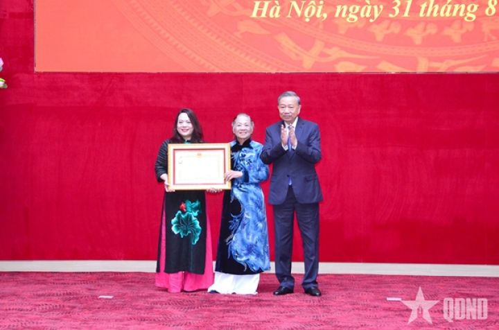 Tổng Bí thư Tô Lâm dự Lễ truy tặng danh hiệu Anh hùng Lực lượng vũ trang nhân dân thời kỳ kháng chiến chống Mỹ, cứu nước đối với Thượng tướng Bùi Thiện Ngộ