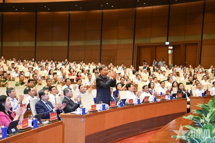 Hội nghị toàn quốc nghiên cứu, học tập, quán triệt và triển khai thực hiện một số Nghị quyết, Chỉ thị của Bộ Chính trị