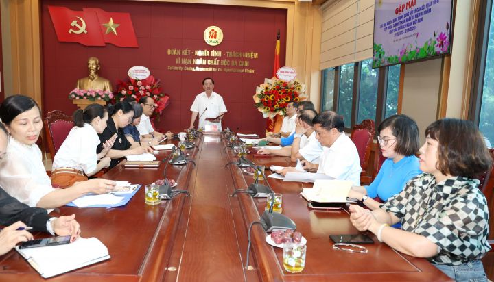 Trung ương Hội chúc mừng các nhà báo, cán bộ, nhân viên Tạp chí Da cam Việt Nam