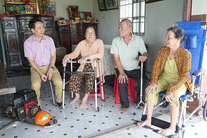 Kỹ năng chăm sóc người khuyết tật và nạn nhân da cam tại nhà