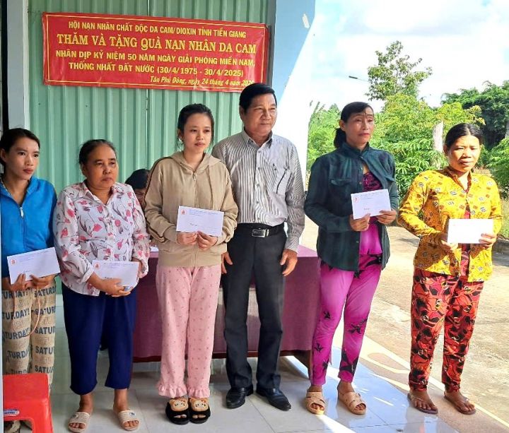 Gắn bó với nạn nhân chất độc da cam trên vùng đất khó