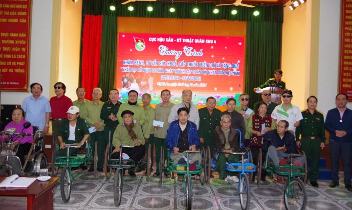 Quân khu 4: Cục Hậu cần - Kỹ thuật  tặng 56 suất quà cho thương binh