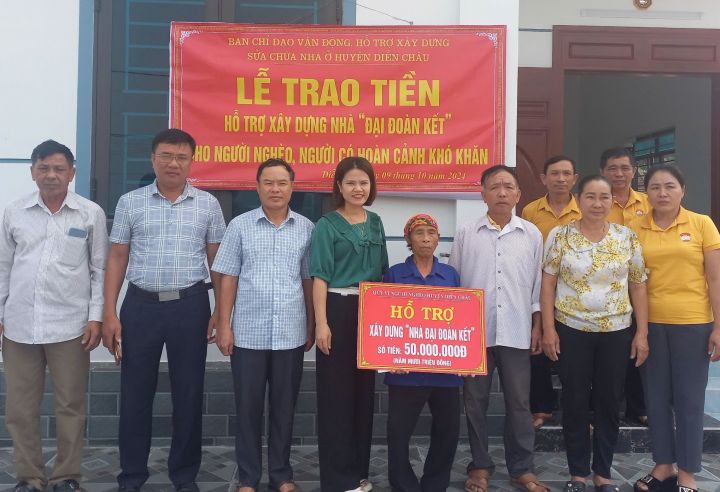 Nghệ An: huyện Diễn Châu trao 150 triệu đồng hỗ trợ làm nhà “Đại đoàn kết”