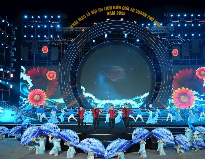 Nghệ An: Du lịch biển Cửa Lò năm 2025 đã tưng bừng đón du khách