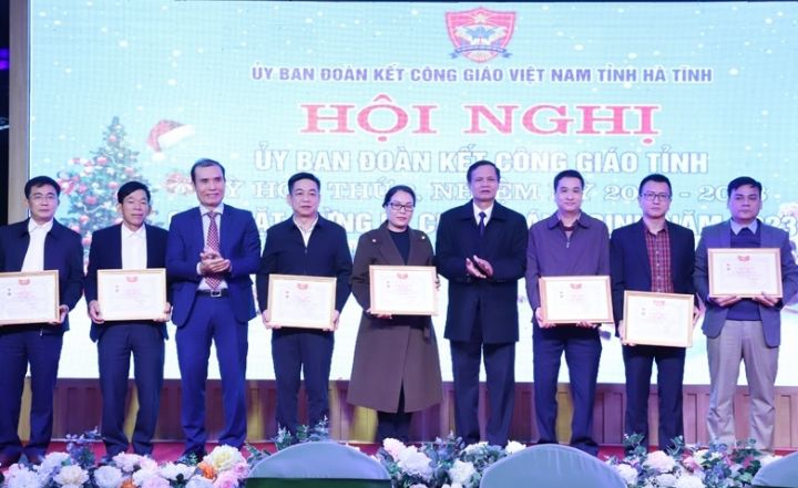 Hà Tĩnh: Trên 2 tỷ đồng xây dựng 24 nhà tình nghĩa cho giáo dân có hoàn cảnh khó khăn