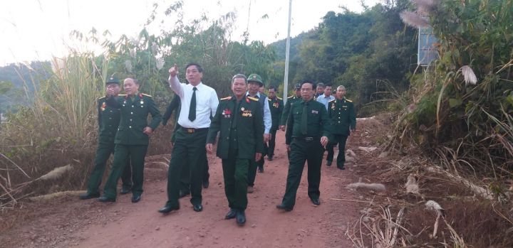 Trở lại nơi đóng quân xưa tại Lào những CCB bùi ngùi xúc động