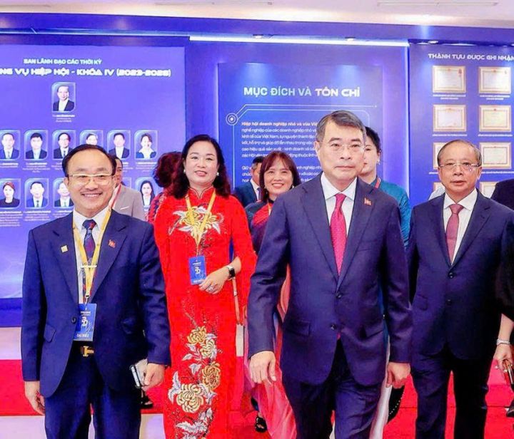 DOANH NHÂN TH.S PHẠM VĂN THƠ VÀ HÀNH TRÌNH NÂNG TẦM XE ĐIỆN VIỆT