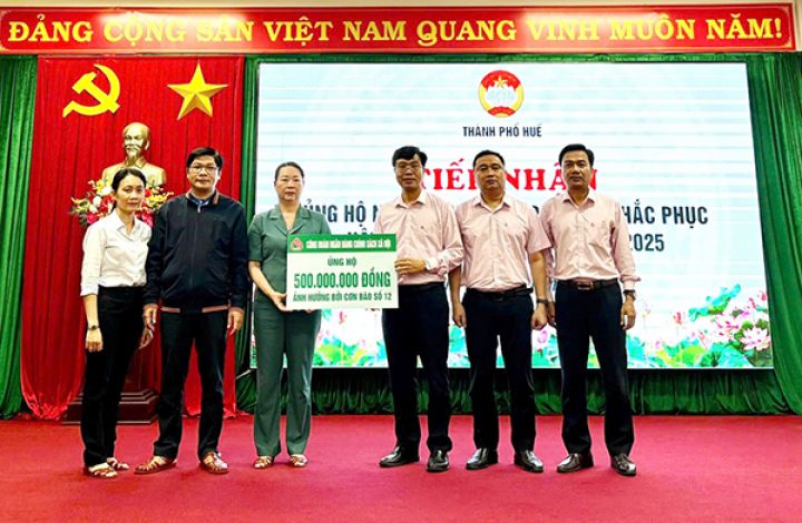 Chung tay cùng thành phố Huế khắc phục hậu quả mưa lũ