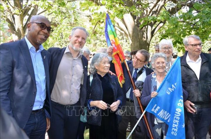 Khánh thành bia tưởng niệm nạn nhân chất độc da cam/dioxin tại Paris
