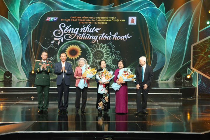 Chương trình Giao lưu nghệ thuật “Sống như những đóa hoa” 