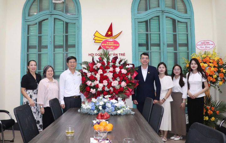 Hội Nạn nhân chất độc da cam/dioxin Việt Nam chúc mừng Ngày Doanh nhân Việt Nam