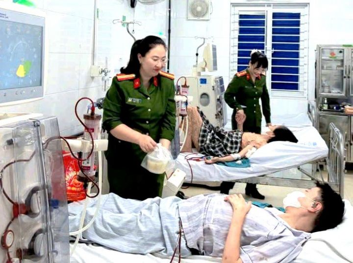 Ấm lòng những bát cháo nghĩa tình