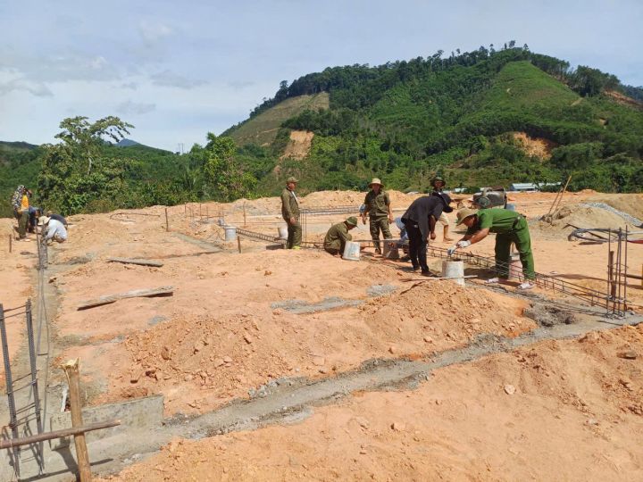 Công an xã Khâm Đức: Chung tay hỗ trợ làm nhà cho gia đình nạn nhân chất độc da cam