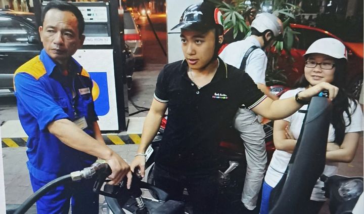 Giá xăng dầu hôm nay 28/4: Xăng trong nước đã hạ hơn 8.200 đồng/lít từ đỉnh