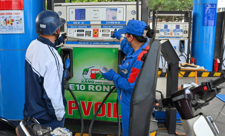 Giá xăng giảm mạnh từ chiều nay