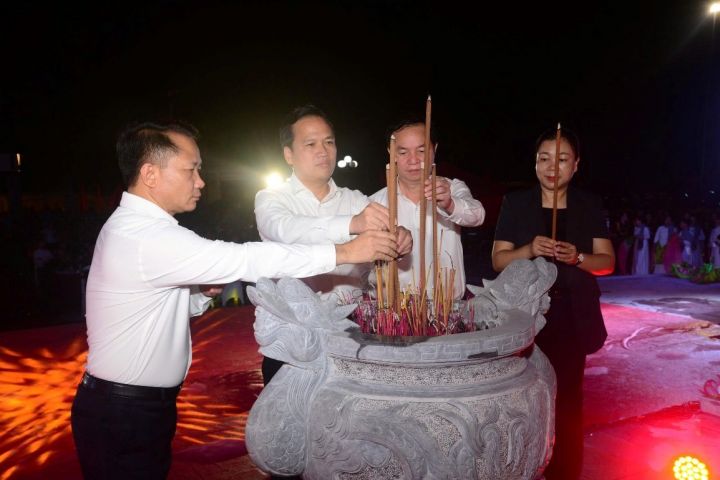 Hội Cựu chiến binh phường Đông Ngạc tặng quà thương binh, nạn nhân chất độc da cam nhân Ngày Thương binh - Liệt sĩ