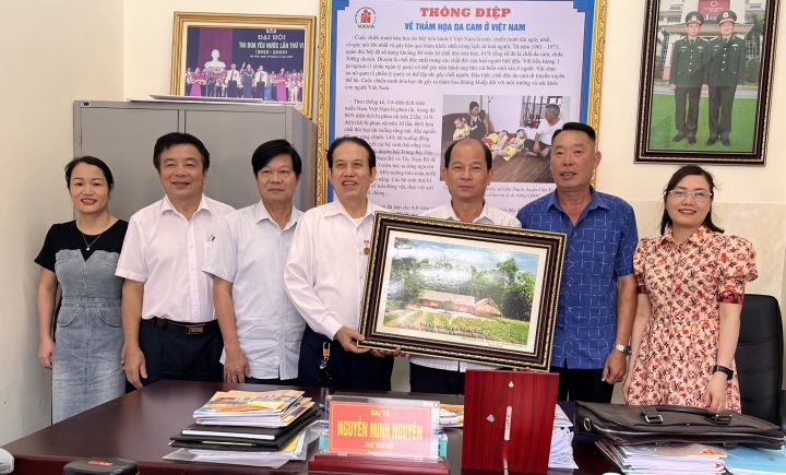 Hội tỉnh Nghệ An: Học tập mô hình chăm sóc NNCĐDC ở Hà Tĩnh